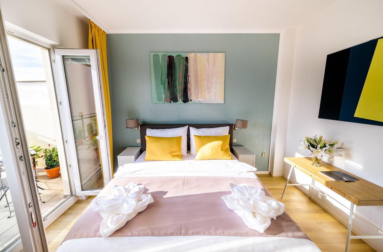 Pretty Woman S Studio With Terrace & Air Condition Apartment